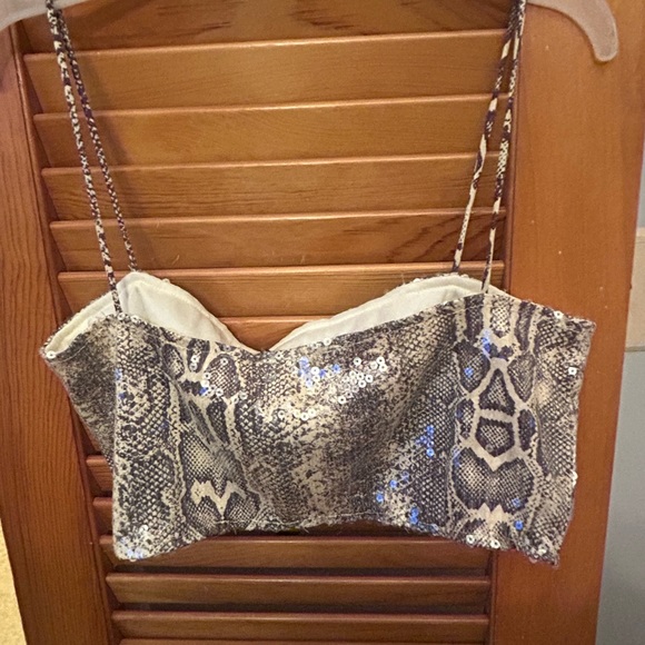 Women’s new motel size medium top - Picture 3 of 3